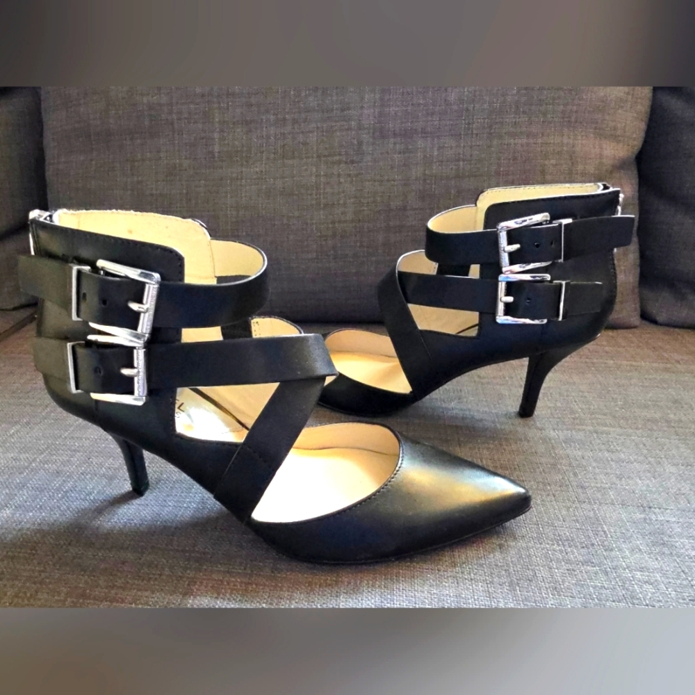 Michael Kors Black Pointed Heals. Size 8